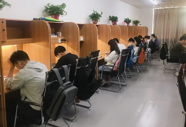 从构想到实现，AI动漫学能社如何打造独一无二的优质内容
