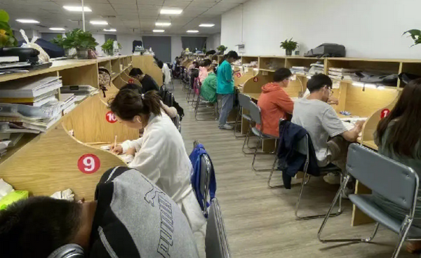 创意无限，AI助力——动漫学能社优质内容背后的故事