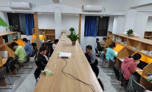 动漫学习新纪元，便捷AI学能社引领个性化教育潮流