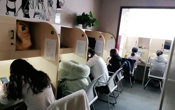 从二次元到三次元：个性化AI动漫学能社，你的创意加速器