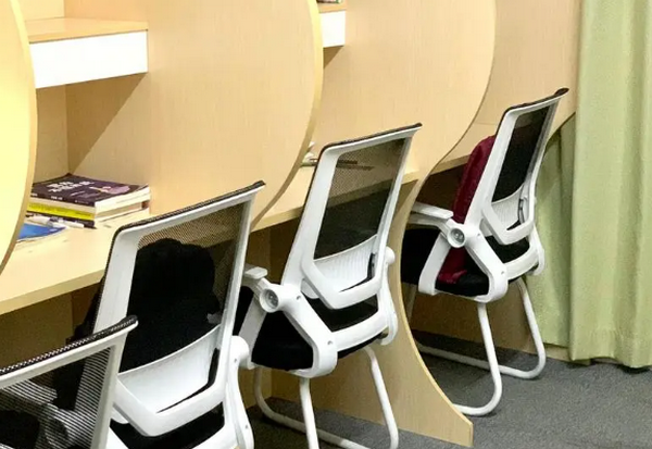 智慧学习新体验，AI动漫学能社让学习更有趣